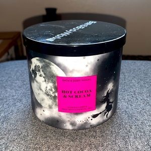 Bath & Body Works Hot Cocoa & Scream 3 Wick Candle
